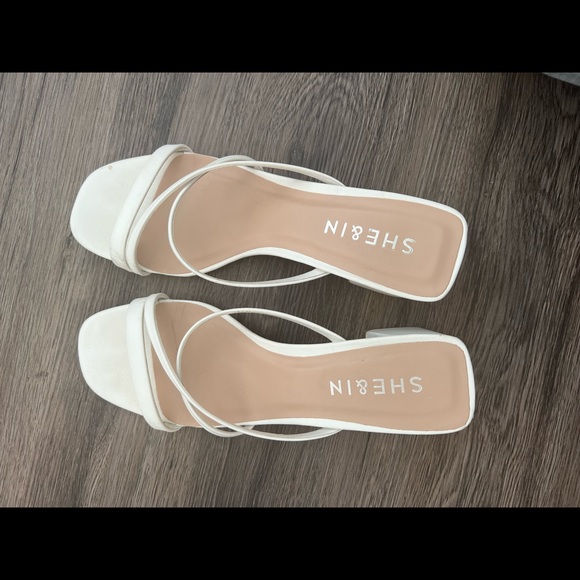 White heals - Picture 2 of 3